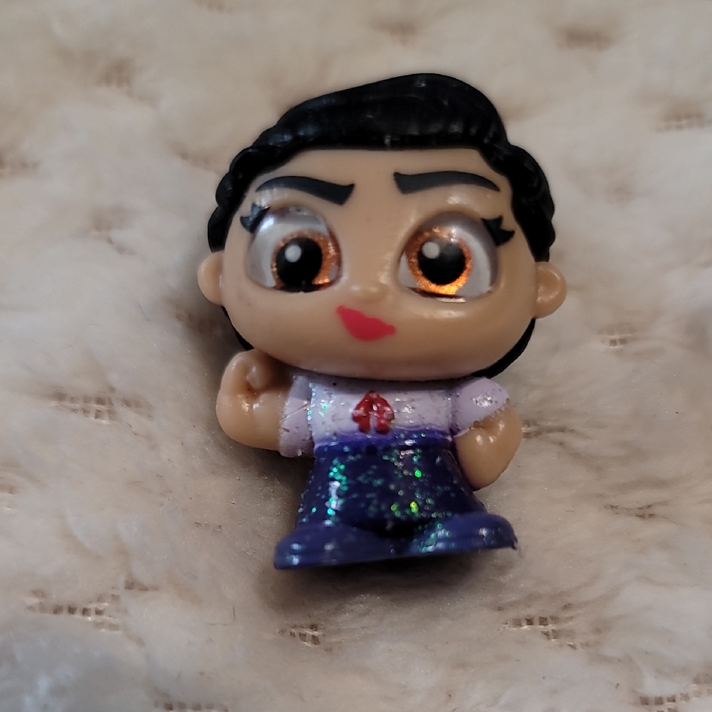 Disney Doorables Encanto Luisa, Miniature Figure